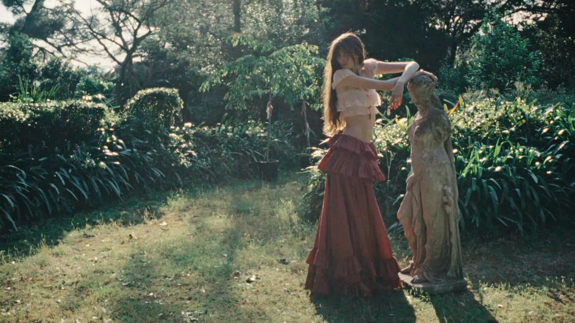 CHLOÉ WINTER 25 CAMPAIGN