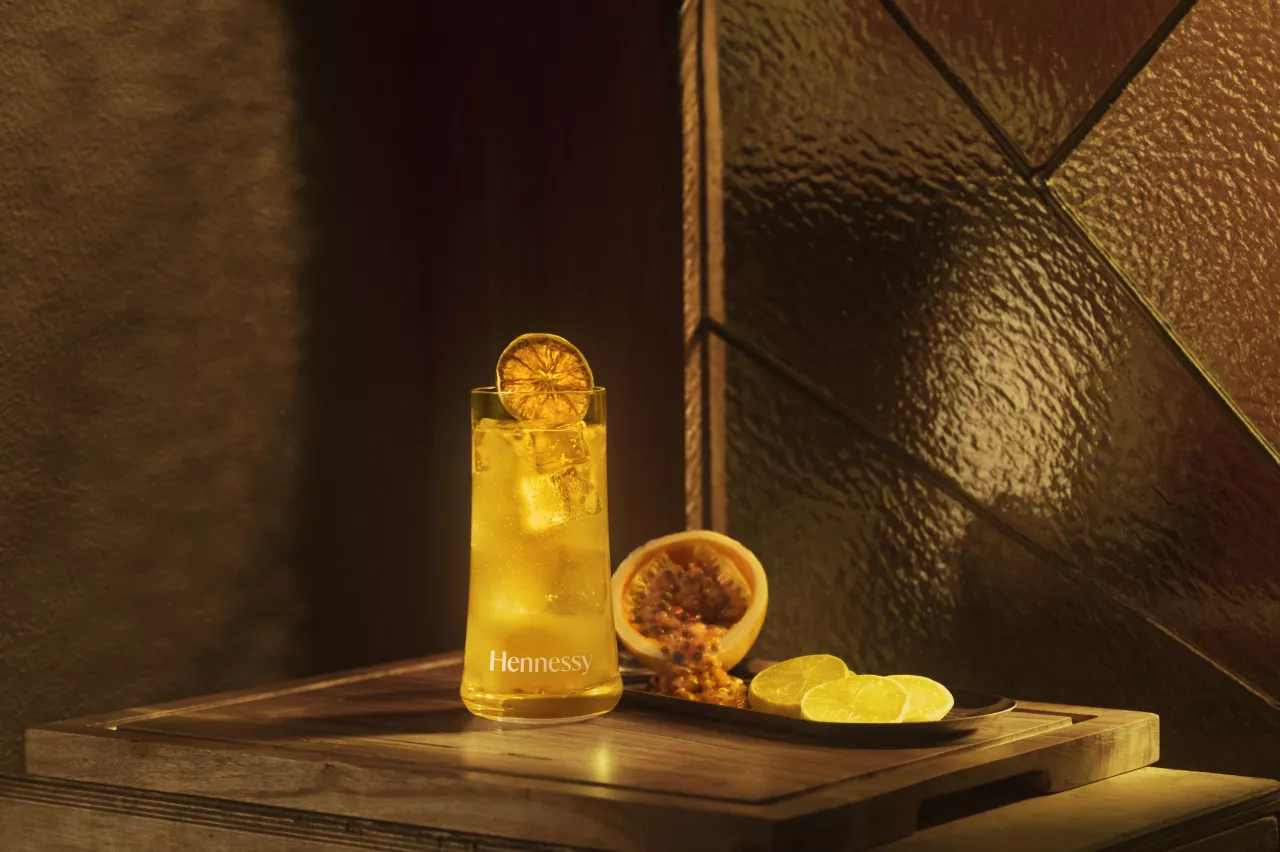 Hennessy Bad Bunny L1092840 R3 Hd